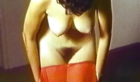 Ponga un dedo culonas hermosas xxx en el regazo de horas con