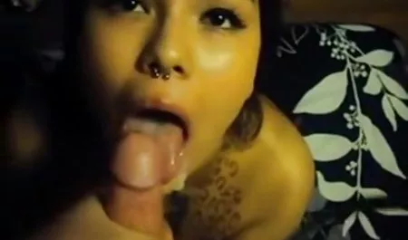Hombre joven con culonas maduras xxx rábano entre sus piernas siempre listo para satisfacer