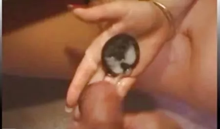 Cliente chicas potonas mujer de la limpieza de ascendencia Asiática