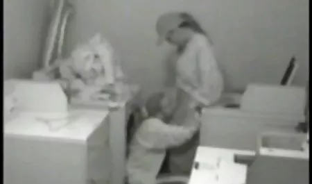 La aparición de la niña al cuarto adolecentes culonas de baño.